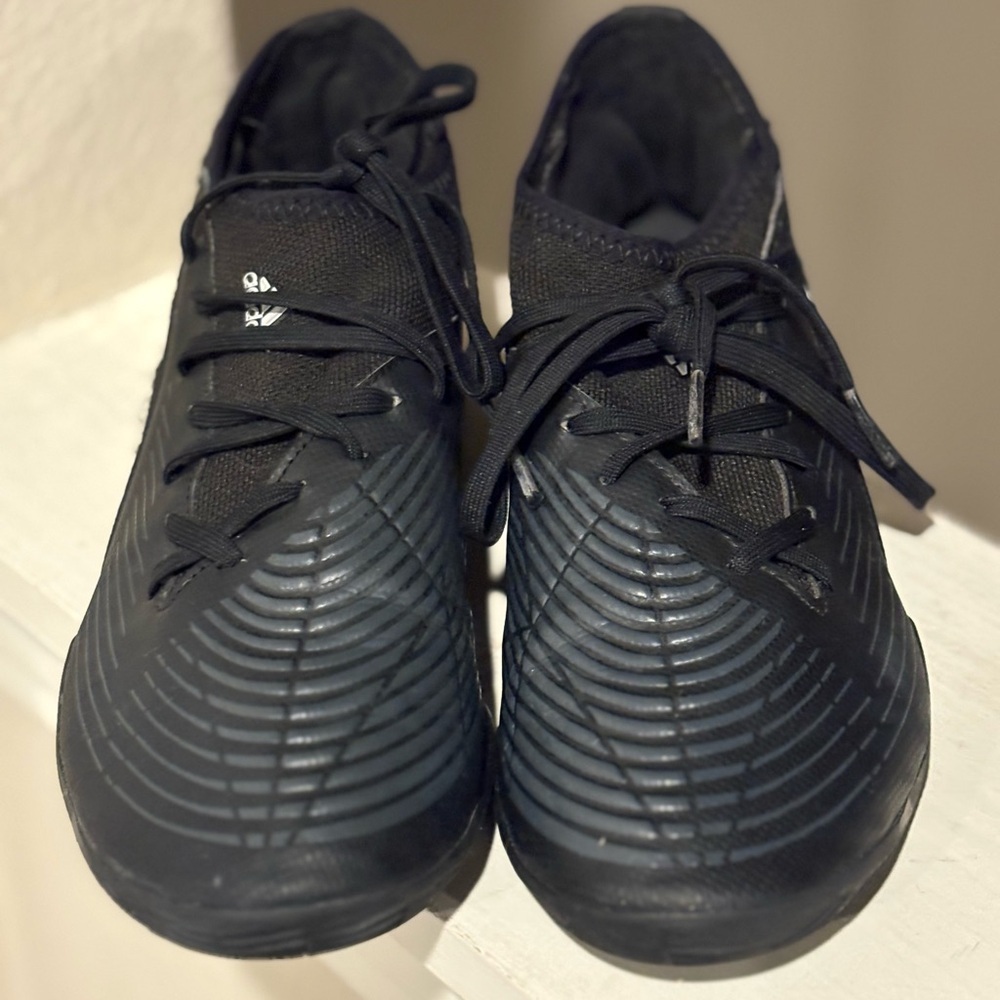 Adidas Predator Edge .3 Black Indoor Soccer Shoes Cleats Youth Size 6Y GZ2891 - Picture 4 of 11